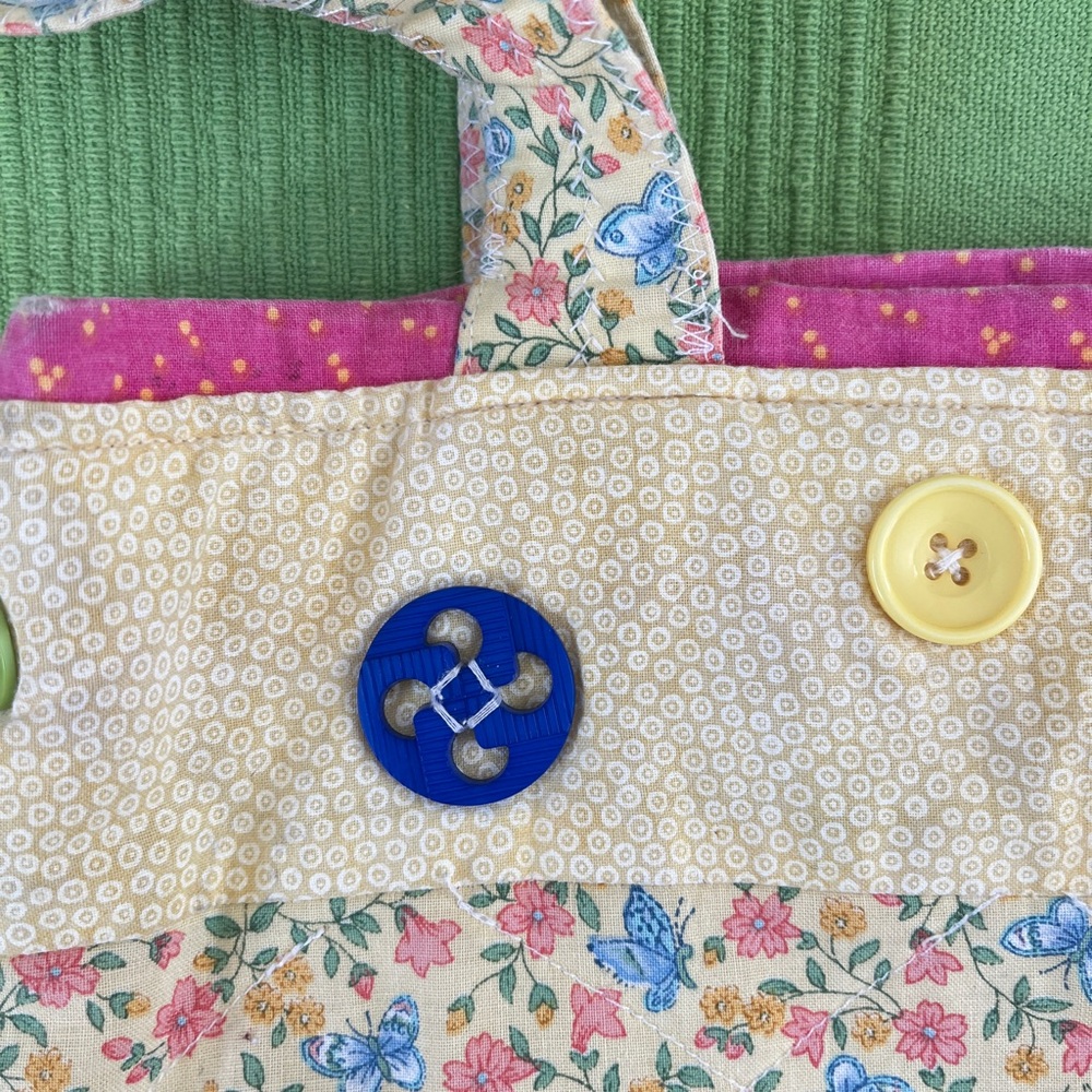 3/$30 🌟 Floral Tote Bag with Colorful Buttons - Picture 8 of 9